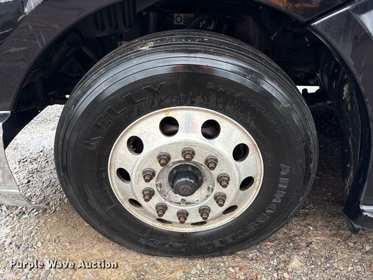 image for item YA2727 2020 Kenworth T680 semi truck