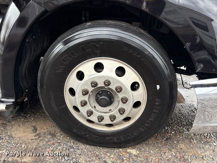 image for item YA2727 2020 Kenworth T680 semi truck