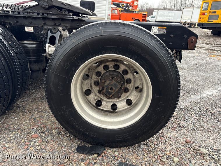 image for item YA2727 2020 Kenworth T680 semi truck