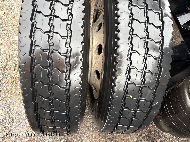 image for item YA2727 2020 Kenworth T680 semi truck