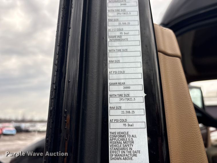 image for item YA2727 2020 Kenworth T680 semi truck