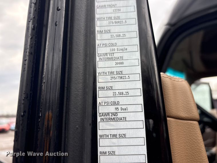 image for item YA2727 2020 Kenworth T680 semi truck