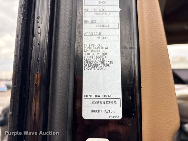 image for item YA2727 2020 Kenworth T680 semi truck