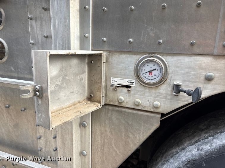 image for item YA2728 2023 Wilson PSDCL-402 livestock trailer