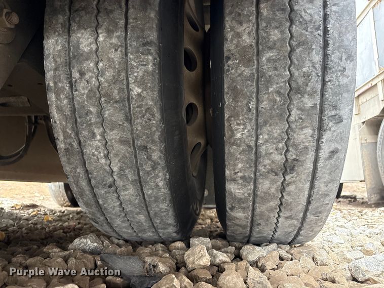 image for item YA2728 2023 Wilson PSDCL-402 livestock trailer