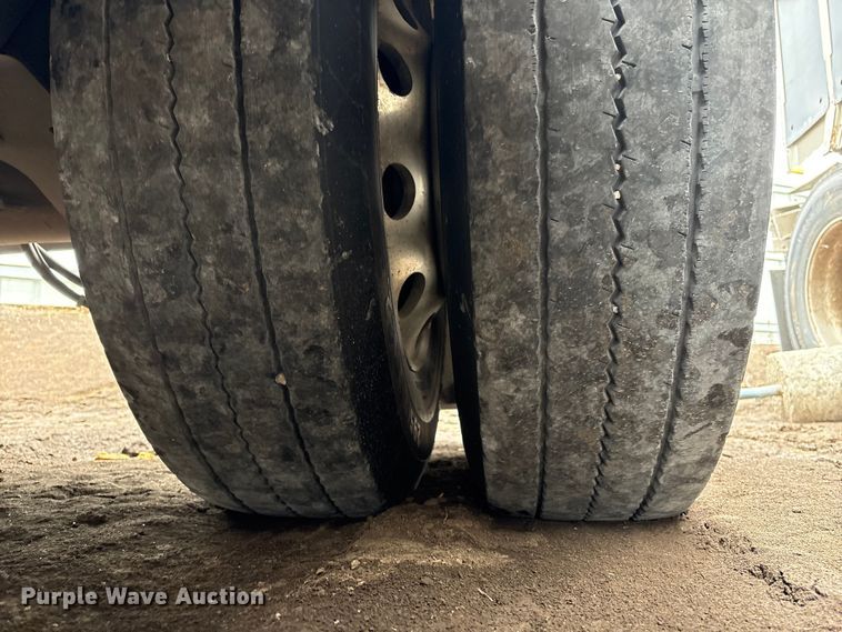 image for item YA2728 2023 Wilson PSDCL-402 livestock trailer