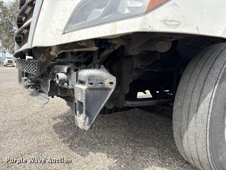 image for item YA2792 2020 Freightliner Cascadia semi truck