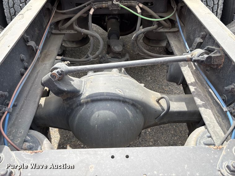 image for item YA2792 2020 Freightliner Cascadia semi truck