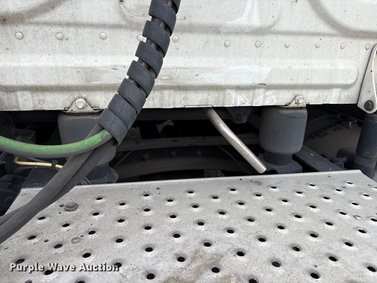 image for item YA2792 2020 Freightliner Cascadia semi truck