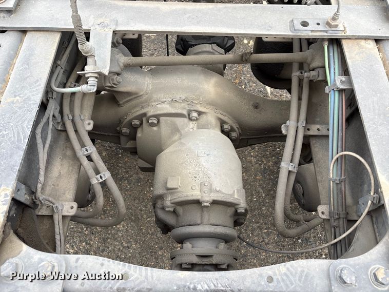 image for item YA2792 2020 Freightliner Cascadia semi truck