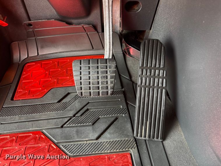 image for item YA2792 2020 Freightliner Cascadia semi truck