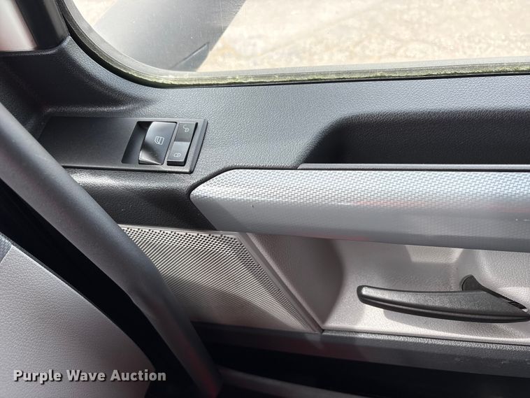 image for item YA2792 2020 Freightliner Cascadia semi truck