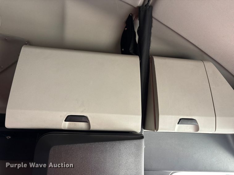 image for item YA2792 2020 Freightliner Cascadia semi truck