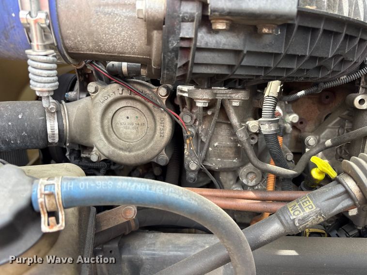 image for item YA2792 2020 Freightliner Cascadia semi truck