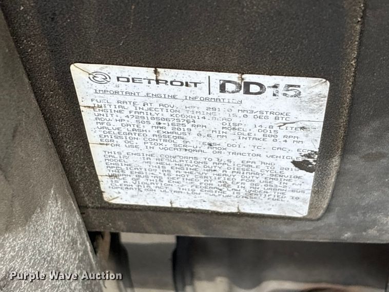 image for item YA2792 2020 Freightliner Cascadia semi truck