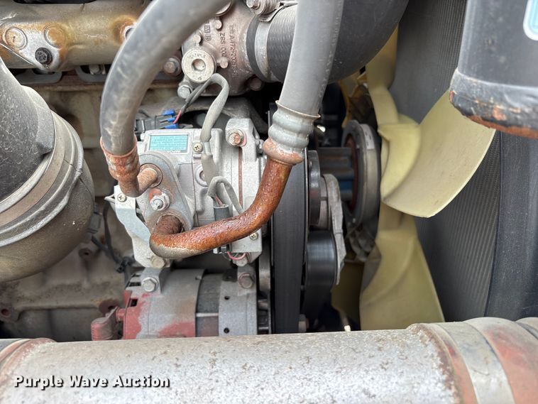 image for item YA2792 2020 Freightliner Cascadia semi truck