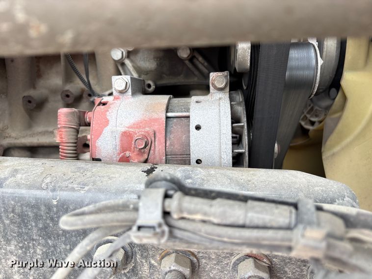 image for item YA2792 2020 Freightliner Cascadia semi truck