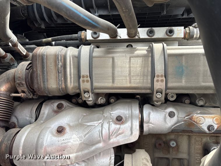 image for item YA2792 2020 Freightliner Cascadia semi truck