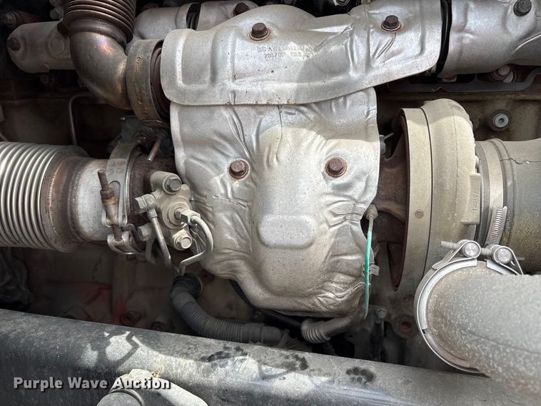 image for item YA2792 2020 Freightliner Cascadia semi truck