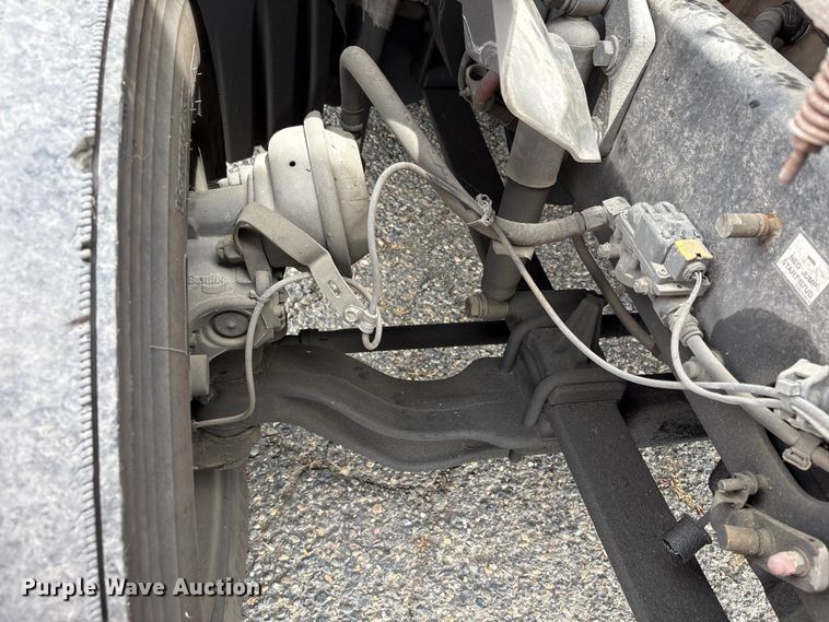 image for item YA2792 2020 Freightliner Cascadia semi truck