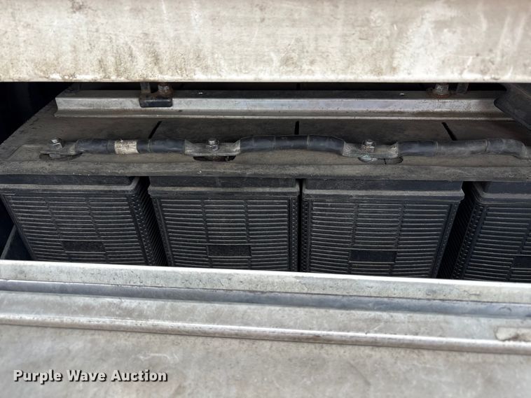 image for item YA2792 2020 Freightliner Cascadia semi truck