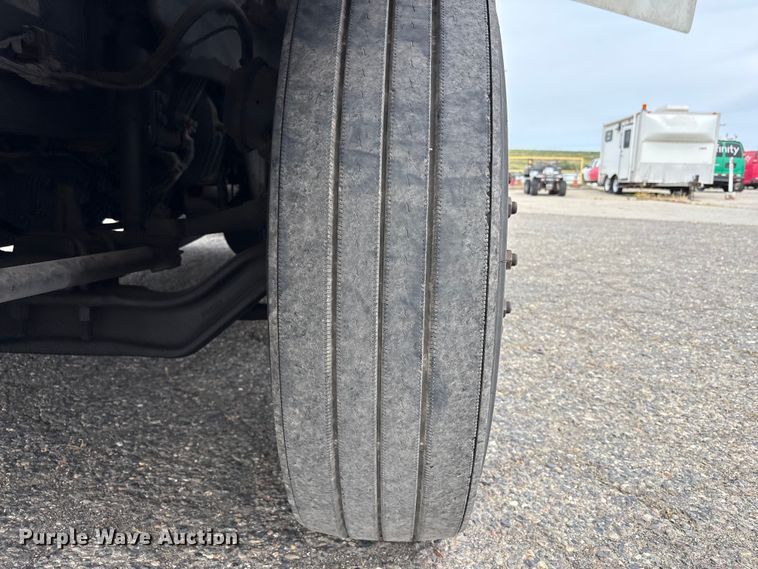 image for item YA2792 2020 Freightliner Cascadia semi truck