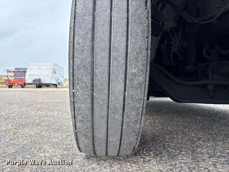 image for item YA2792 2020 Freightliner Cascadia semi truck