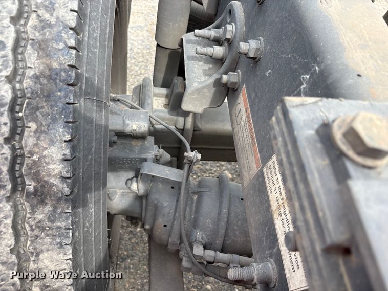 image for item YA2792 2020 Freightliner Cascadia semi truck