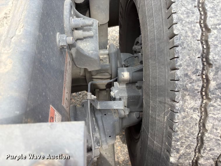 image for item YA2792 2020 Freightliner Cascadia semi truck