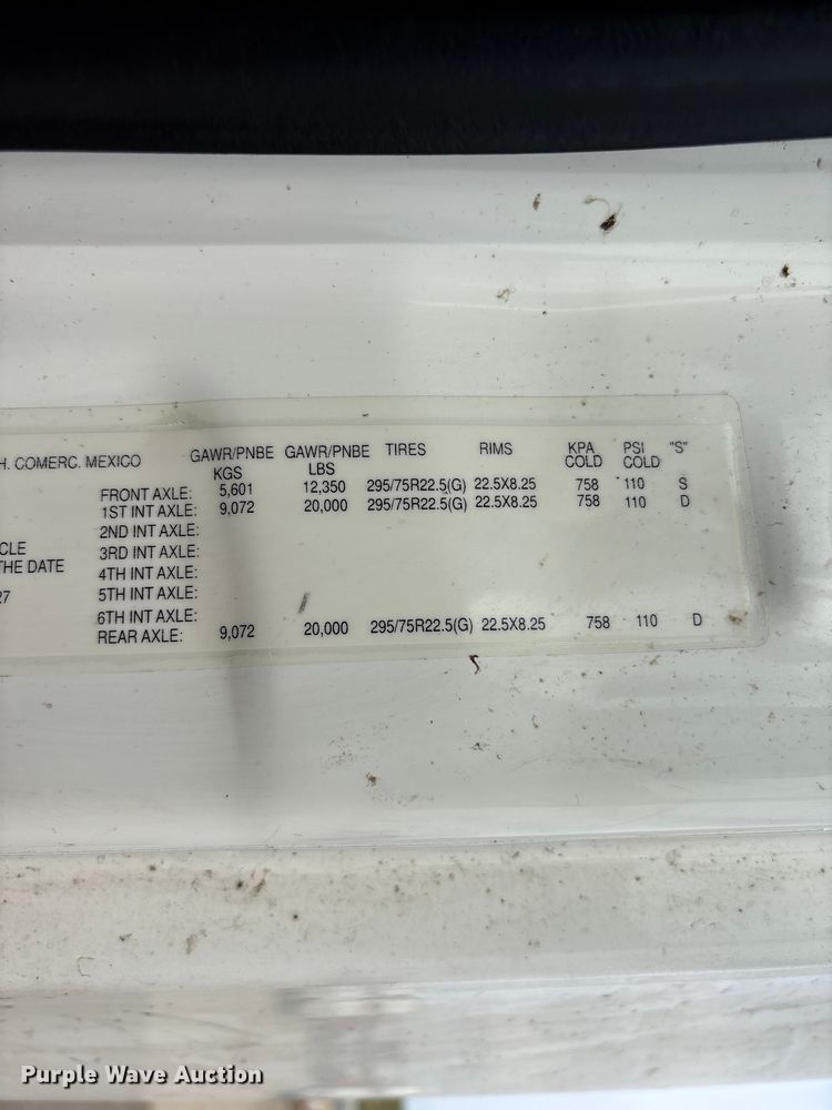 image for item YA2792 2020 Freightliner Cascadia semi truck