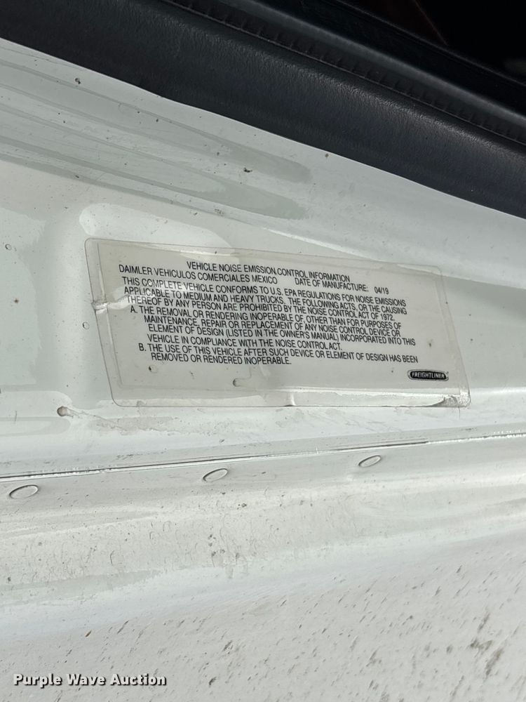 image for item YA2792 2020 Freightliner Cascadia semi truck