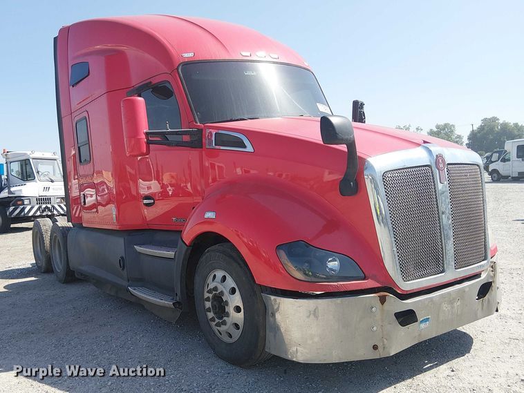 image for item YA2865 2019 Kenworth T680 semi truck