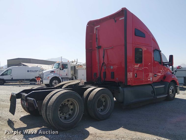 image for item YA2865 2019 Kenworth T680 semi truck