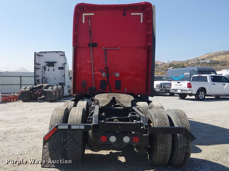 image for item YA2865 2019 Kenworth T680 semi truck