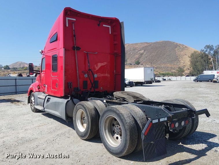 image for item YA2865 2019 Kenworth T680 semi truck