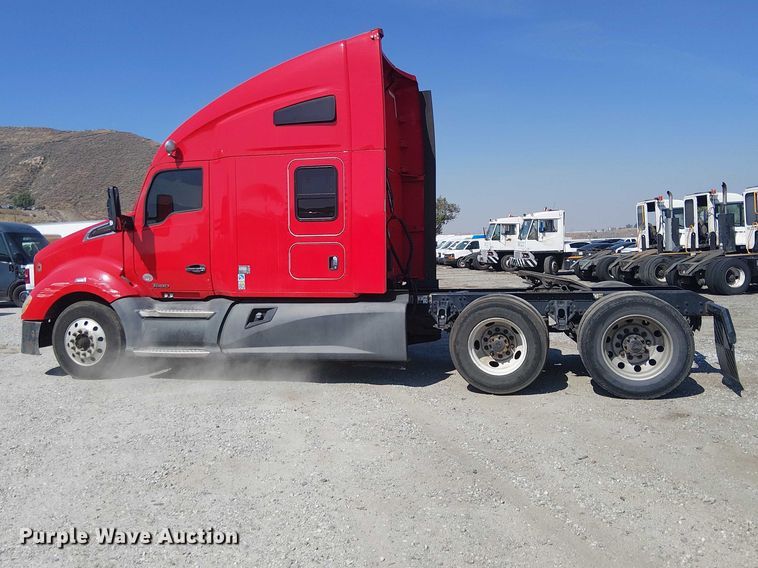image for item YA2865 2019 Kenworth T680 semi truck