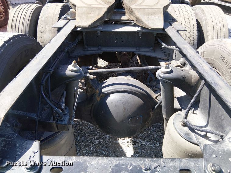 image for item YA2865 2019 Kenworth T680 semi truck