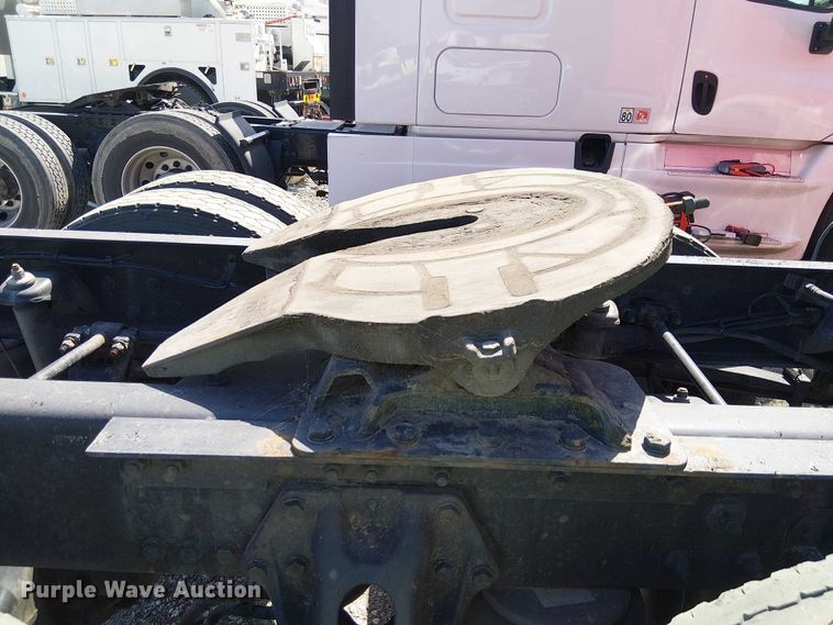 image for item YA2865 2019 Kenworth T680 semi truck