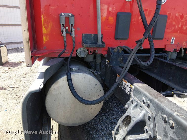 image for item YA2865 2019 Kenworth T680 semi truck