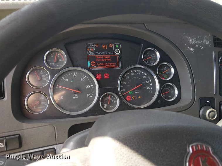 image for item YA2865 2019 Kenworth T680 semi truck