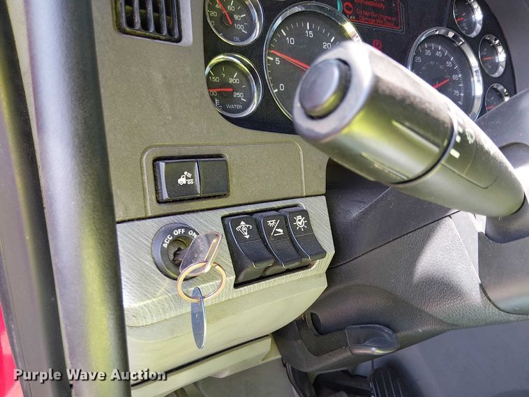 image for item YA2865 2019 Kenworth T680 semi truck