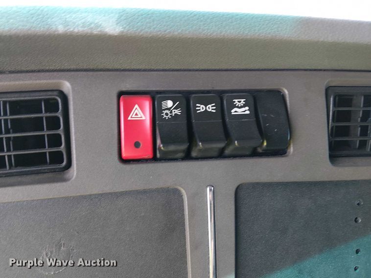 image for item YA2865 2019 Kenworth T680 semi truck