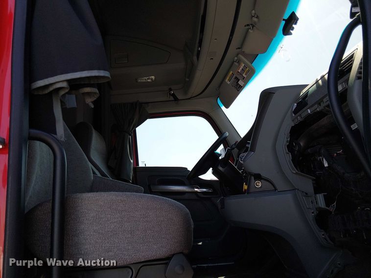 image for item YA2865 2019 Kenworth T680 semi truck