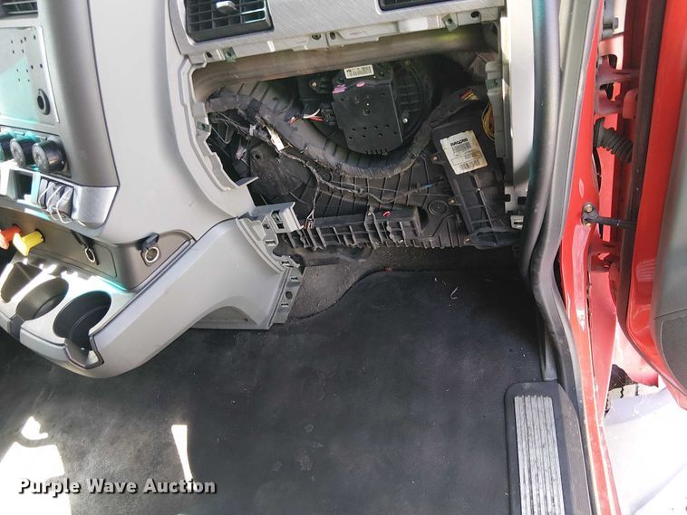 image for item YA2865 2019 Kenworth T680 semi truck