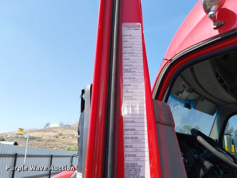 image for item YA2865 2019 Kenworth T680 semi truck