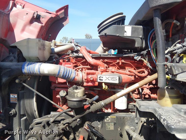 image for item YA2865 2019 Kenworth T680 semi truck