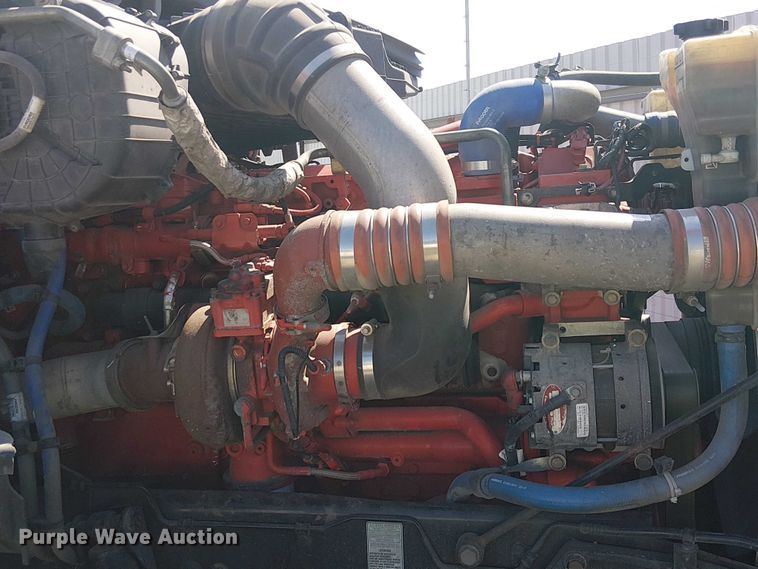 image for item YA2865 2019 Kenworth T680 semi truck