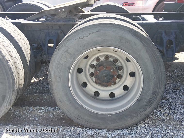 image for item YA2865 2019 Kenworth T680 semi truck