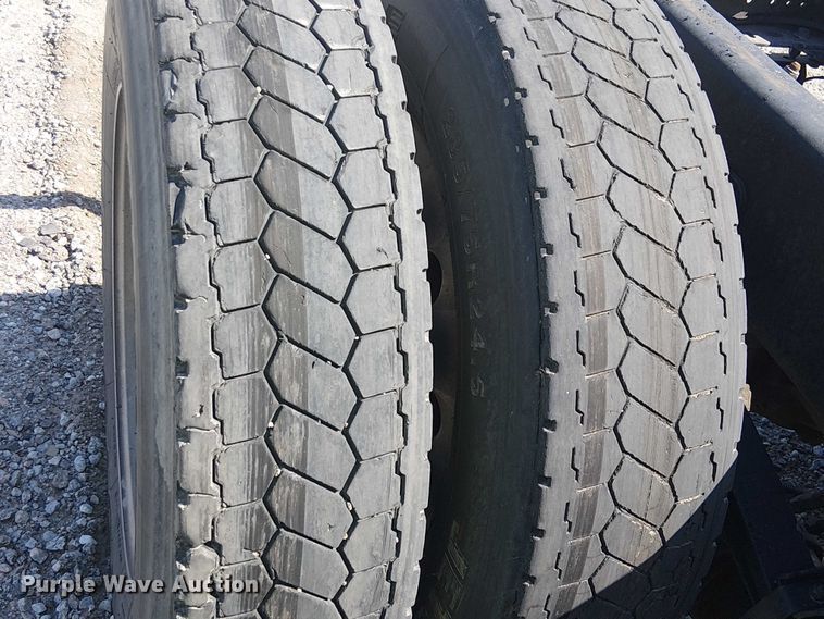 image for item YA2865 2019 Kenworth T680 semi truck