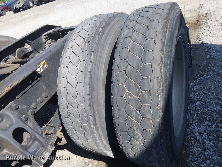 image for item YA2865 2019 Kenworth T680 semi truck